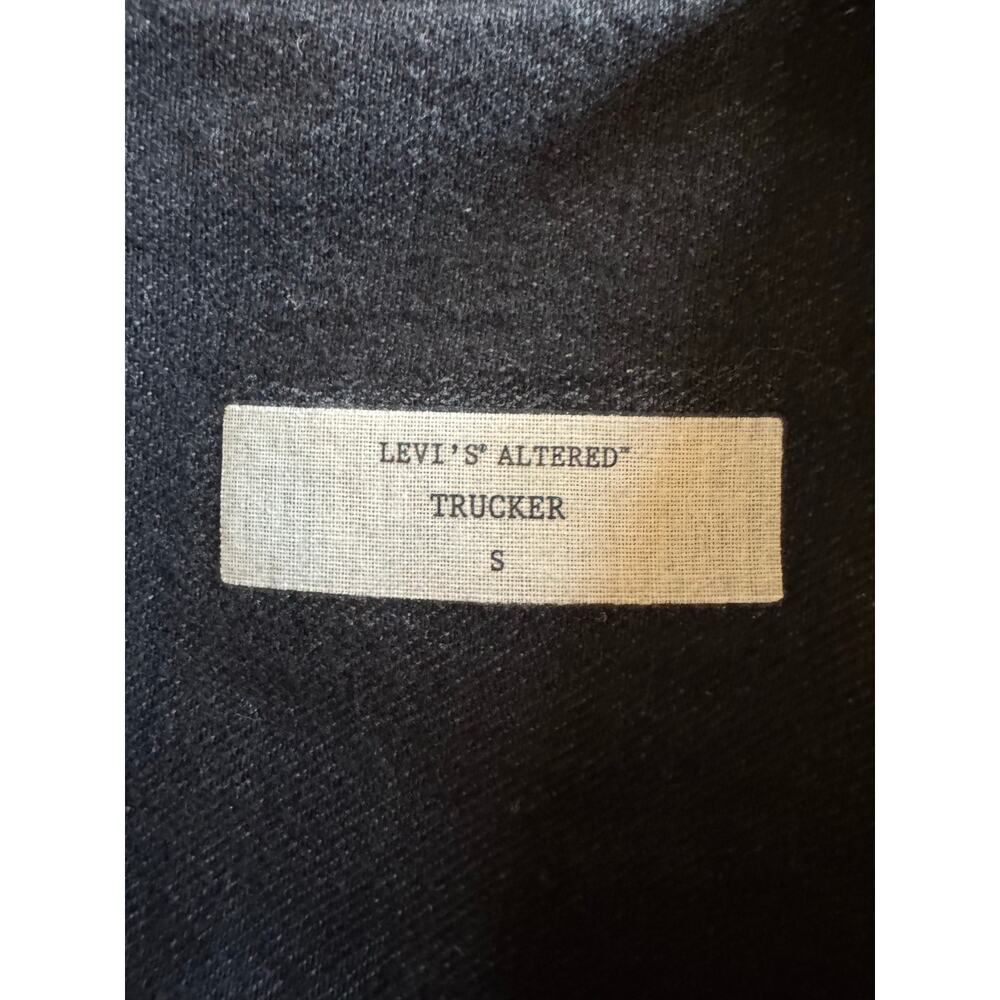 Levi’s Altered Trucker Black Cropped Denim Jacket Raw Hem Women’s Small - Picture 5 of 12
